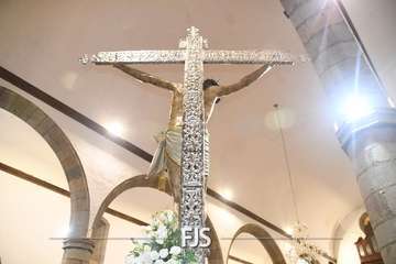 El Cristo de Telde, acicalado para la solemne procesión de esta noche por las calles de San Juan/TA.